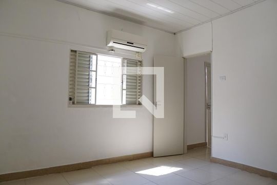 Quarto 1 de casa para alugar com 2 quartos, 55m² em Vila Palmeiras, São Paulo