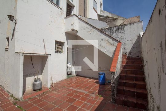 Quintal - Acesso Área de Serviço de casa à venda com 3 quartos, 260m² em Vila Anglo Brasileira, São Paulo