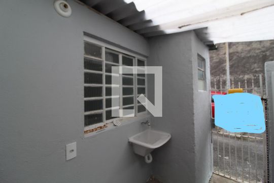 Área serviço de casa para alugar com 1 quarto, 25m² em Olímpico, São Caetano do Sul