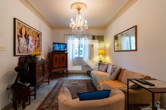 1o. Andar - Sala de estar de casa à venda com 5 quartos, 220m² em Liberdade, São Paulo