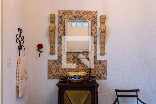 Fundos - Escritório de casa à venda com 5 quartos, 220m² em Liberdade, São Paulo