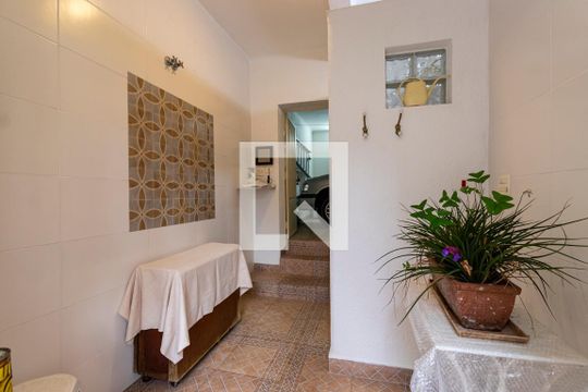 Fundos - Área de serviço de casa à venda com 5 quartos, 220m² em Liberdade, São Paulo