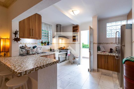 1o. Andar - Cozinha de casa à venda com 5 quartos, 220m² em Liberdade, São Paulo