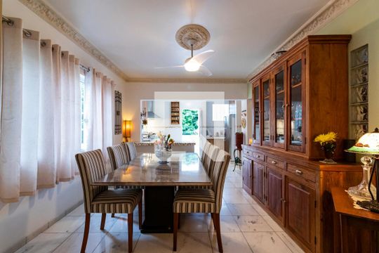 1o. Andar - Sala de jantar de casa à venda com 5 quartos, 220m² em Liberdade, São Paulo