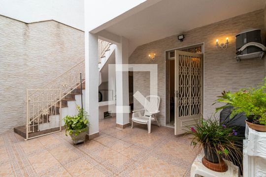 Fundos - Quintal de casa à venda com 5 quartos, 220m² em Liberdade, São Paulo