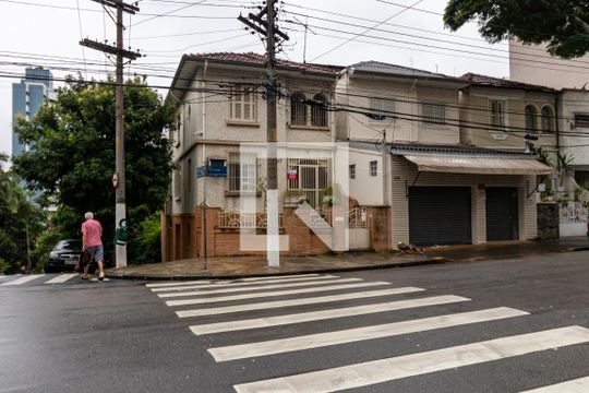 Fachada de casa à venda com 5 quartos, 220m² em Liberdade, São Paulo