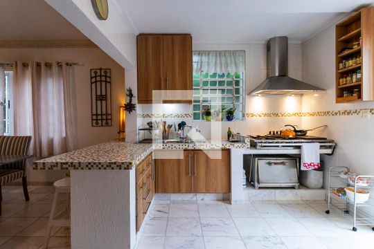 1o. Andar - Cozinha de casa à venda com 5 quartos, 220m² em Liberdade, São Paulo