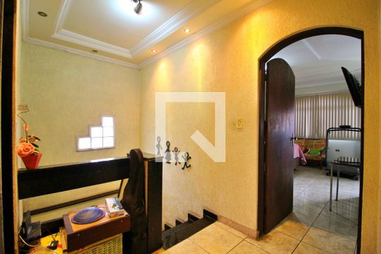 Corredor de casa à venda com 3 quartos, 269m² em Vila Homero Thon, Santo André