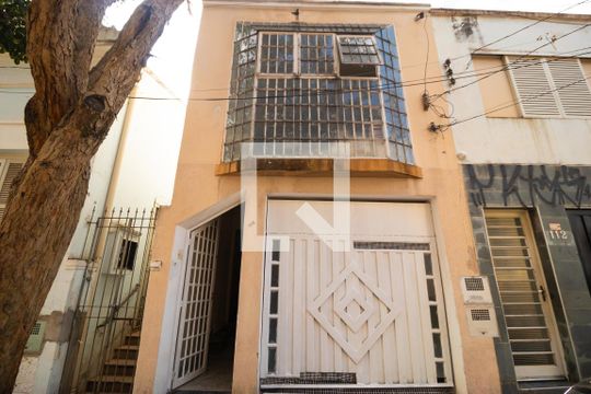 Fachada de casa à venda com 3 quartos, 300m² em Centro, Campinas