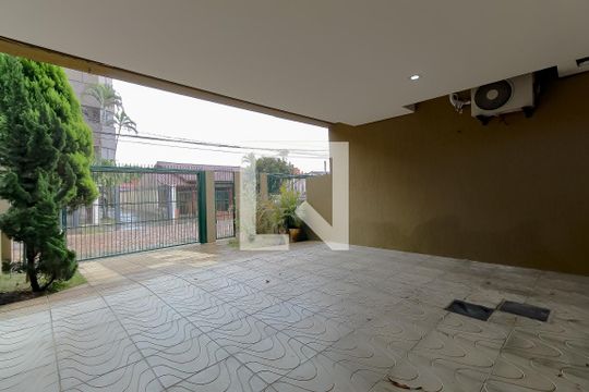Garagem de casa à venda com 3 quartos, 230m² em Sarandi, Porto Alegre