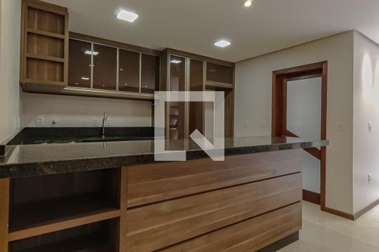Cozinha de casa à venda com 3 quartos, 230m² em Sarandi, Porto Alegre