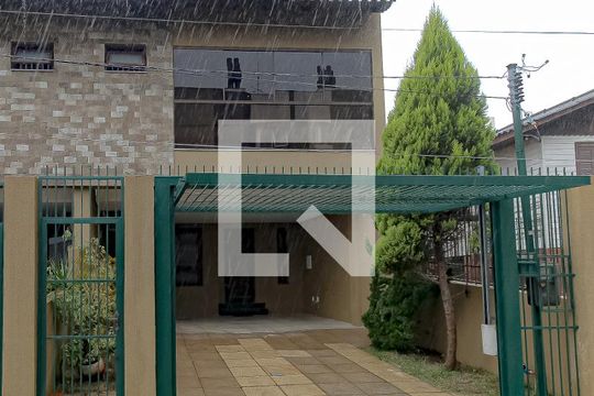 Fachada de casa à venda com 3 quartos, 230m² em Sarandi, Porto Alegre