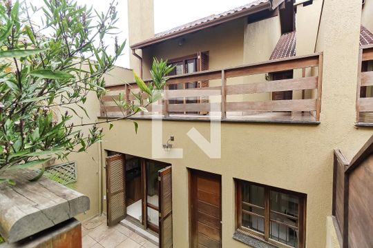 Quintal de casa à venda com 3 quartos, 230m² em Sarandi, Porto Alegre