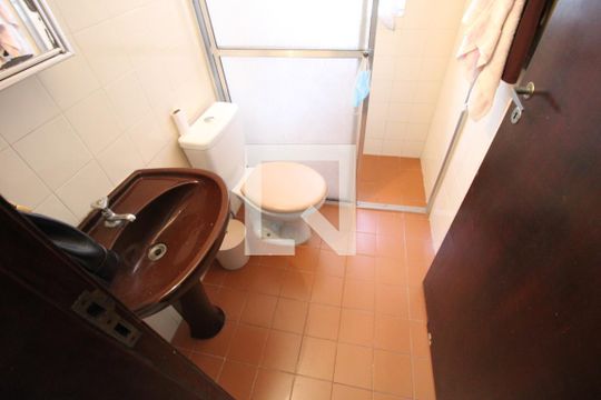 Banheiro de serviço de casa à venda com 4 quartos, 500m² em Alto da Lapa, São Paulo