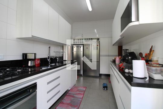 Cozinha  de casa à venda com 4 quartos, 500m² em Alto da Lapa, São Paulo