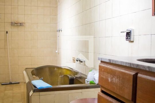 Banheiro da Suíte de casa à venda com 4 quartos, 210m² em Conjunto Residencial Nova Roma, São Bernardo do Campo
