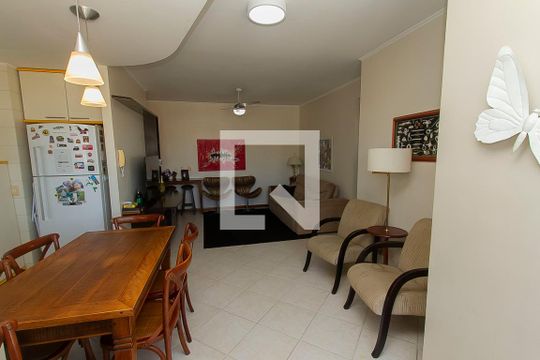 Sala 2 ambientes de apartamento à venda com 2 quartos, 68m² em Floresta, Porto Alegre