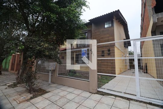 Fachada de casa à venda com 3 quartos, 180m² em Harmonia, Canoas