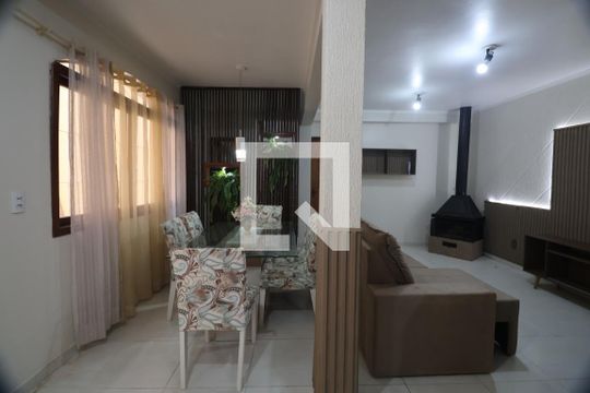 Sala  de casa à venda com 3 quartos, 180m² em Harmonia, Canoas
