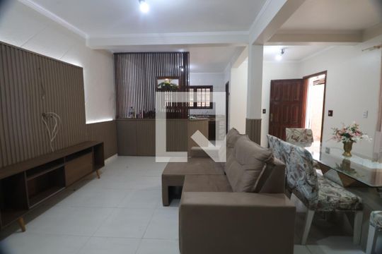 Sala  de casa à venda com 3 quartos, 180m² em Harmonia, Canoas
