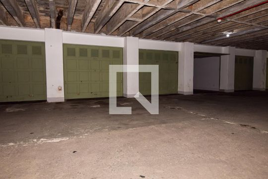 Garagem de apartamento para alugar com 3 quartos, 185m² em Vila Alzira, Guarujá