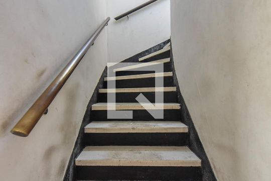 Escada de casa para alugar com 3 quartos, 195m² em Brooklin, São Paulo