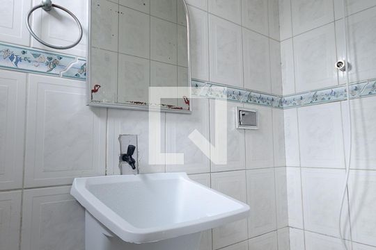 Banheiro de kitnet/studio para alugar com 1 quarto, 25m² em Garcia (vila Roseno), Salvador