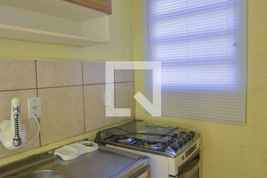Cozinha de apartamento à venda com 2 quartos, 43m² em Mato Grande, Canoas