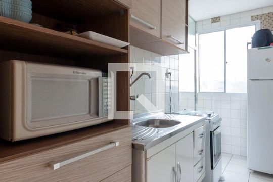 Cozinha de apartamento à venda com 2 quartos, 39m² em Vila Carmosina, São Paulo