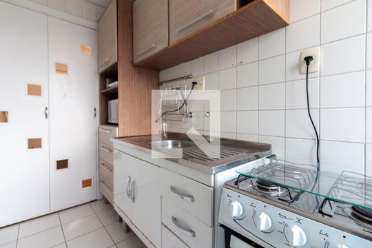 Cozinha de apartamento à venda com 2 quartos, 39m² em Vila Carmosina, São Paulo