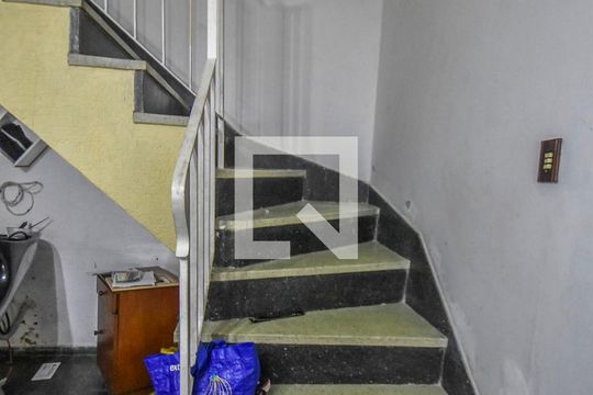 Escada de casa à venda com 2 quartos, 100m² em Jardim Cordeiro, São Paulo