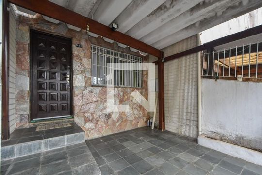 Garagem de casa à venda com 2 quartos, 100m² em Jardim Cordeiro, São Paulo
