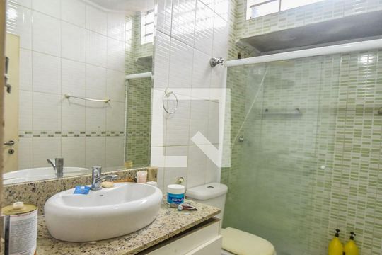 Banheiro de casa à venda com 2 quartos, 100m² em Jardim Cordeiro, São Paulo