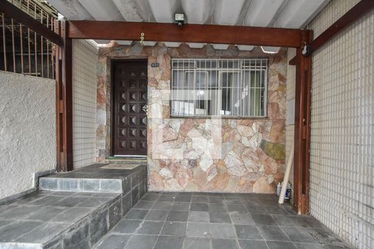 Garagem de casa à venda com 2 quartos, 100m² em Jardim Cordeiro, São Paulo