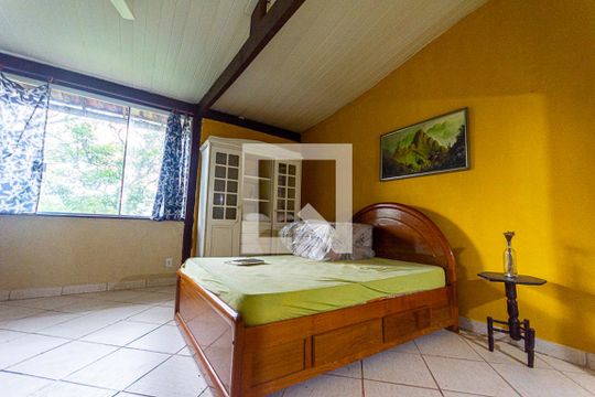 Quarto de casa de condomínio para alugar com 1 quarto, 52m² em Itaipu, Niterói