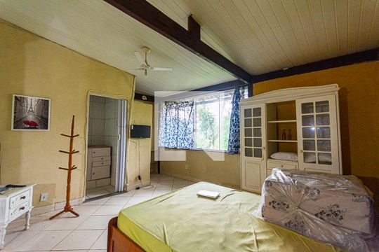 Quarto de casa de condomínio para alugar com 1 quarto, 52m² em Itaipu, Niterói