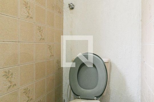 Lavabo de casa à venda com 3 quartos, 160m² em Jardim Santo Elias, São Paulo