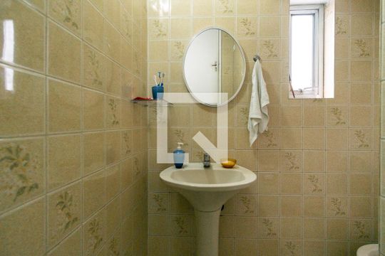 Lavabo de casa à venda com 3 quartos, 160m² em Jardim Santo Elias, São Paulo