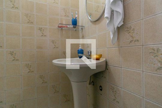 Lavabo de casa à venda com 3 quartos, 160m² em Jardim Santo Elias, São Paulo