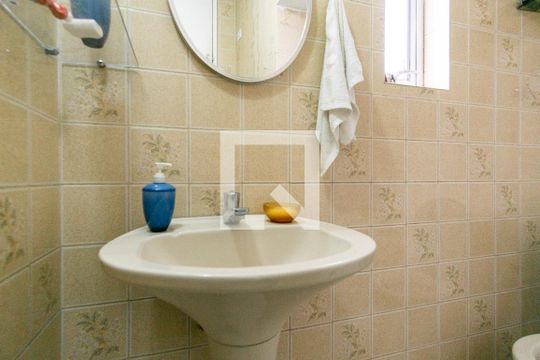 Lavabo de casa à venda com 3 quartos, 160m² em Jardim Santo Elias, São Paulo