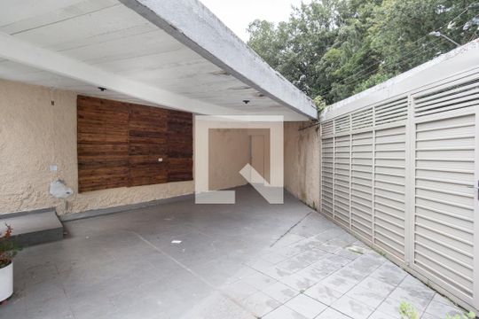 Garagem de casa à venda com 3 quartos, 160m² em Jardim Santo Elias, São Paulo