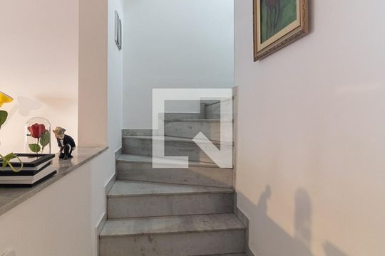 Escada de casa à venda com 2 quartos, 297m² em Jardim da Saúde, São Paulo