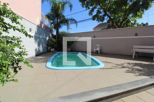Piscina de casa à venda com 4 quartos, 233m² em Igara, Canoas