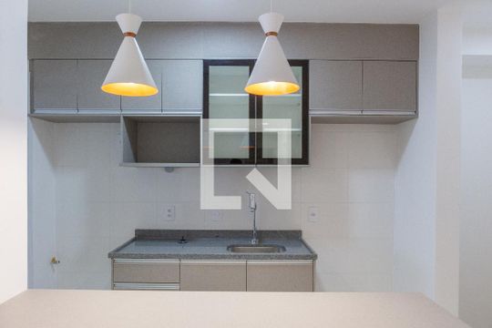Cozinha de apartamento à venda com 2 quartos, 72m² em Vila Ipojuca, São Paulo