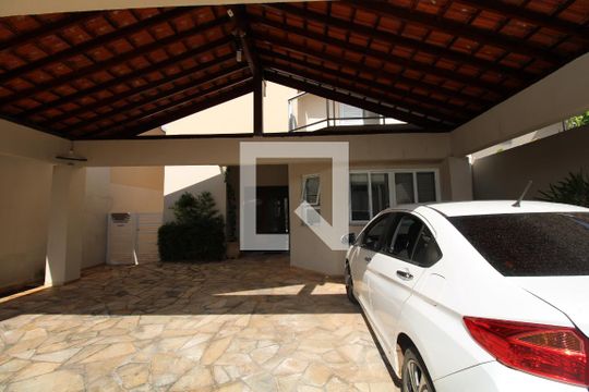 Garagem de casa para alugar com 4 quartos, 425m² em Vila Nogueira, Campinas