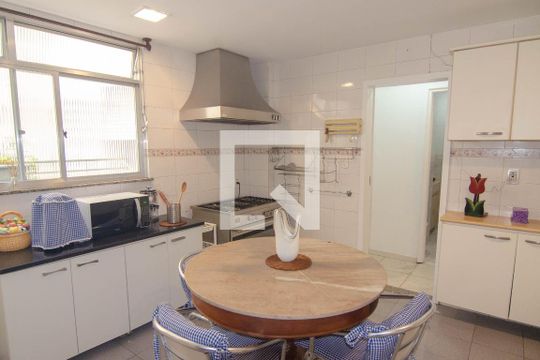 Cozinha de apartamento à venda com 4 quartos, 200m² em Copacabana, Rio de Janeiro