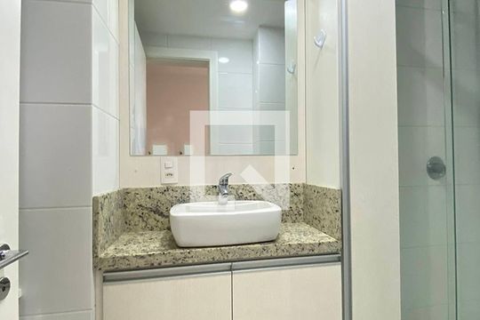 Banheiro da Suíte de apartamento à venda com 3 quartos, 105m² em Centro, Novo Hamburgo