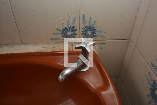 Banheiro - Torneira de casa para alugar com 1 quarto, 25m² em Bento Ribeiro, Rio de Janeiro
