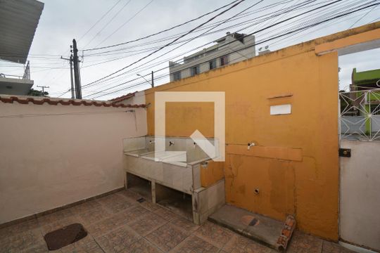 Área de Serviço de casa para alugar com 1 quarto, 25m² em Bento Ribeiro, Rio de Janeiro