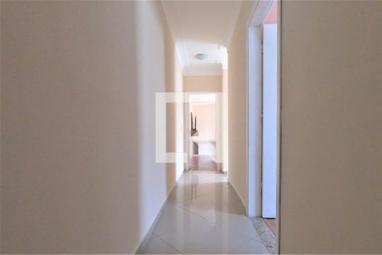 Corredor de casa à venda com 3 quartos, 180m² em Vila São Ricardo, Guarulhos